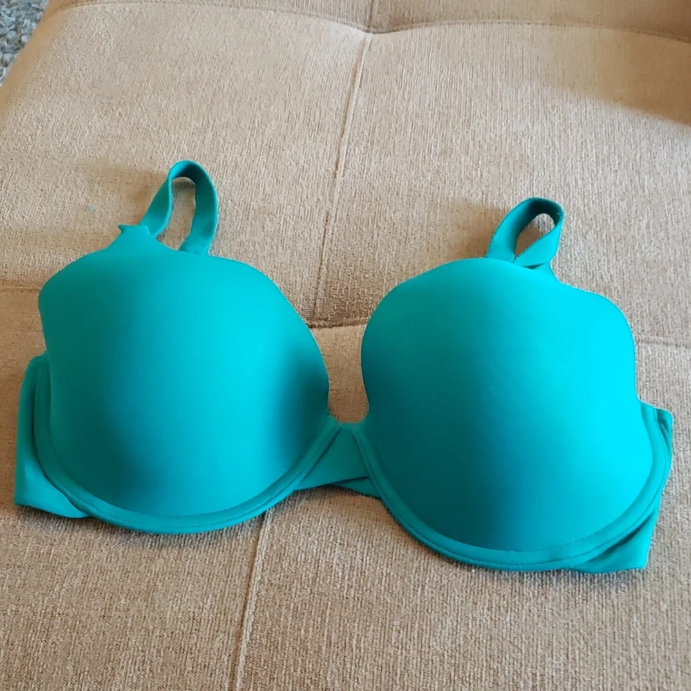 2 - Lilyette Bras Style 0810 Sz 36D - Picture 2 of 7